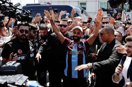 رسميا.. محمد صلاح يحصد أول جائزة فردية مع طرابزون 