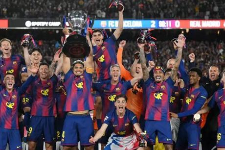 سباق اللحظات الأخيرة.. نادٍ أوروبي يضغط لخطف لاعب برشلونة 