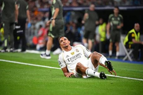 ريال مدريد يخسر خدمات أرنولد لفترة طويلة 