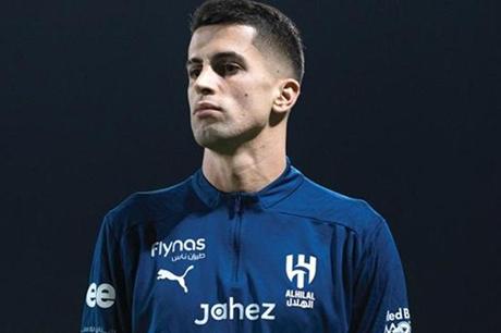 كانسيلو يفاجئ إدارة الهلال برسالة عن الاحترام والاعتذار 