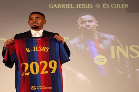 برشلونة يتعاقد مع المهاجم البرازيلي غابريال جيزوس حتى عام 2029 