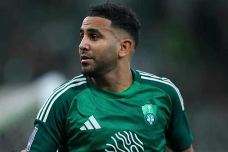 لاعبو الأهلي السعودي يأمرون بعودة رياض محرز 