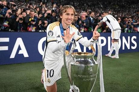 لوكا مودريتش: أريد العودة إلى ريال مدريد 