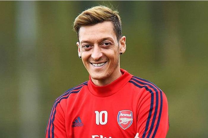 163-174253-mesut-ozil-birth-certificate_700x400