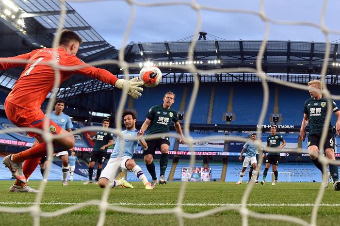 بالعلامة الكاملة ... مانشستر سيتي يسقط بيرنلي بثلاثية نظيفة  087367-01-08-1592859396-scaled