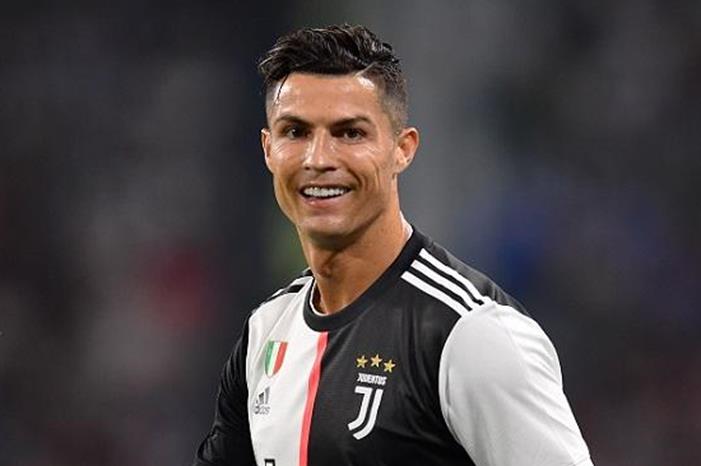 كريستيانو رونالدو يوجه رسالة من الحجر الصحي 99-143500-cristiano-ronaldo-mustache_700x400