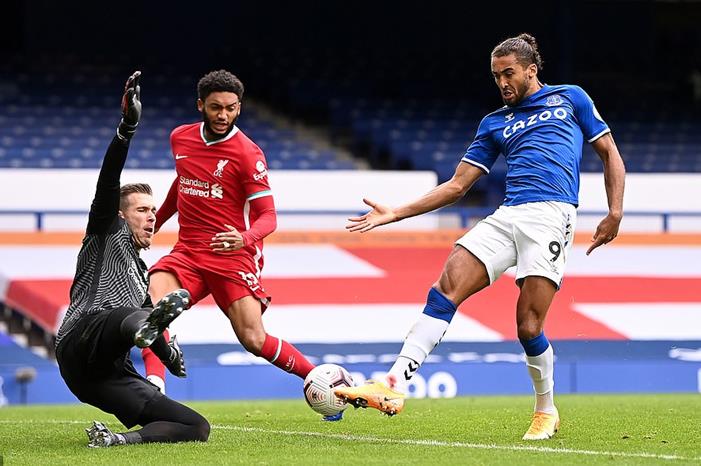 34506850-8846761-Everton_s_Dominic_Calvert_Lewin_is_thwarted_by_Liverpool_keeper_-a-45_1602943556685