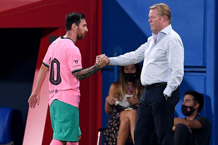 leo-messi-saludando-a-ronald-koeman