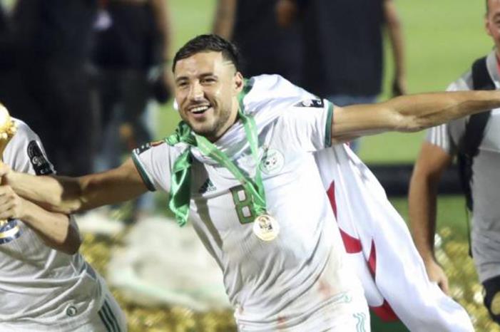 4 أندية تترقب.. 24 ساعة حاسمة في مستقبل يوسف بلايلي 138-181816-ahly-youcef-belaili-leave_700x400