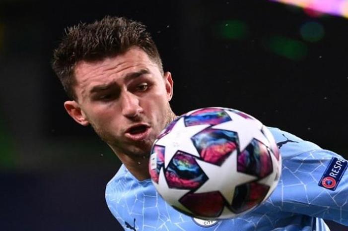 138-201732-a-fan-changing-aymric-laporte-name_700x400