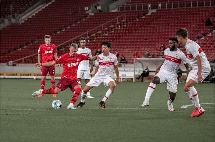 شتوتغارت يخسر صدارة البوندسليغا JZ7ZHK72FF6BA2-2702-4DC2-A7F4-548612DADD4D