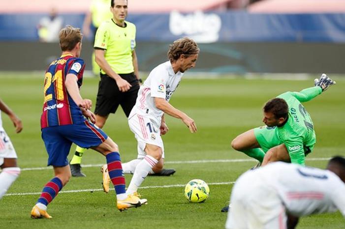 ريال مدريد يتصدر الليغا وبرشلونة عاشراً - شاهد الأهداف ElG1jQAWAAEq1_Z