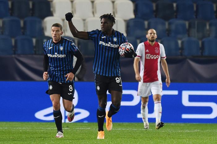duvan-zapata-atalanta-ajax-ucl