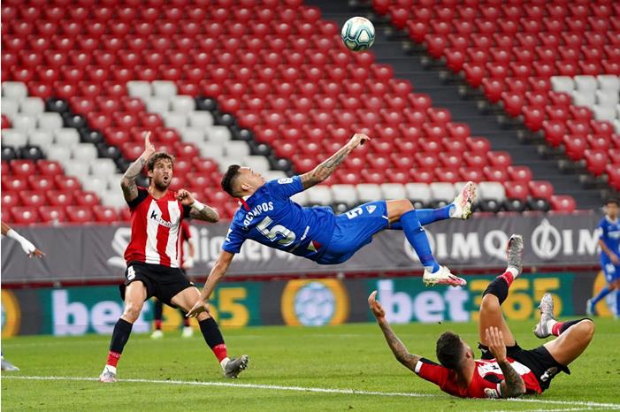 إشبيلية يلتقي بيلباو في قمة إسبانية Ecg1muqWAAY0HIO