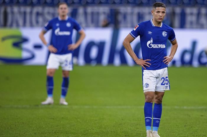 تعثر جديد لشالكه بالدوري الألماني 800