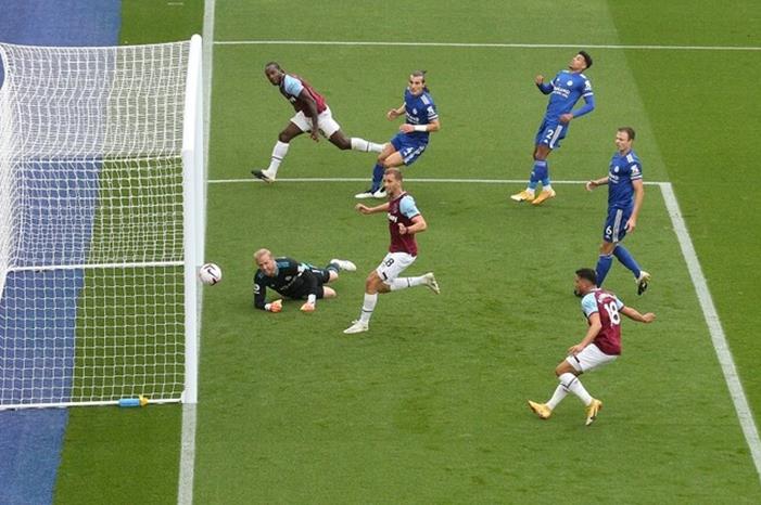 خسارة مدوية لليستر سيتي في الدوري الإنجيلزي 5f79c7fa4c59b72cac6f5732