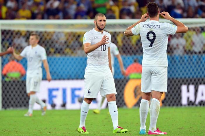 جيرو يُوضح علاقته الغريبة بكريم بنزيما EUTem51WsAATyJX