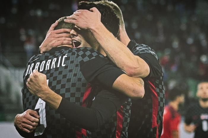 FnnjDBEjwE_BKXcAIFvNt