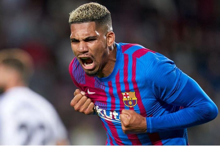 فيروس الفيفا يضرب رونالدو أراوخو وبرشلونة skysports-barcelona-granada_5518825