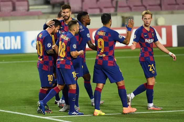 برشلونة يواجه أزمته بفريق من الصفقات المجانية برشلونة