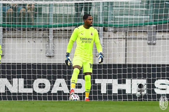 حارس ميلان يدفع ثمن التحامل على إصابته received_517496489536435