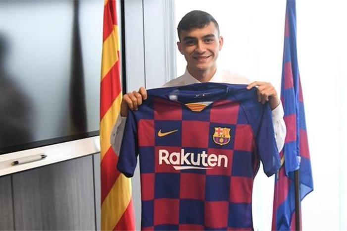 برشلونة يحصن بيدري بشرط جزائي 206604