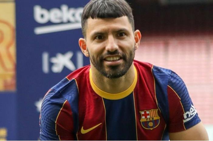 سيرجيو-أجويرو-المهاجم-الأرجنتيني-الدولي-الذي-انضم-إلى-برشلونة-من-800x600