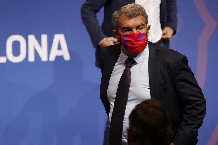 خوان لابورتا يهدد بالاستقالة من رئاسة برشلونة Laporta-1