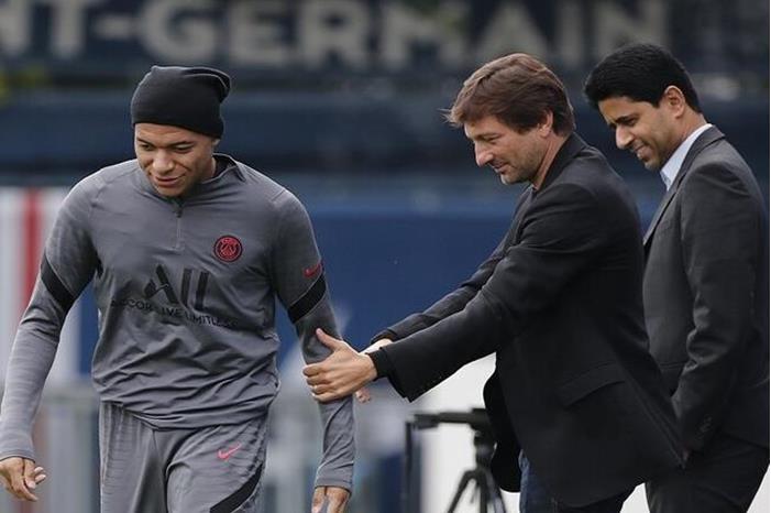 الخليفي يقدم هدية لمبابي .. (صورة) 616a88674c59b702c938cc2b