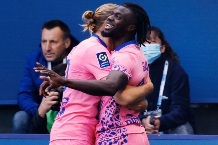 3994140-2021-10-17T111208Z_2036061617_UP1EHAH0V4633_RTRMADP_3_SOCCER-FRANCE-TRO-NCE-REPORT-(1)