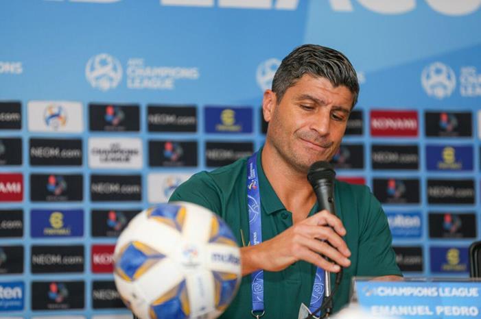 مدرب النصر: رؤوسنا ستبقى مرفوعة رغم الخسارة Pedro-Emanuel---Al-Nassr---Al-Hillal---ACL-2021