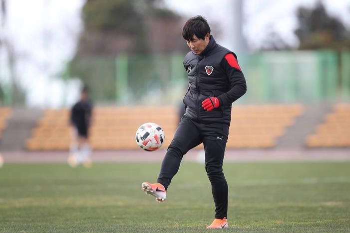 الحلم الآسيوي يغازل مدرب بوهانج بعد 12 عامًا zaki_2021-09_36