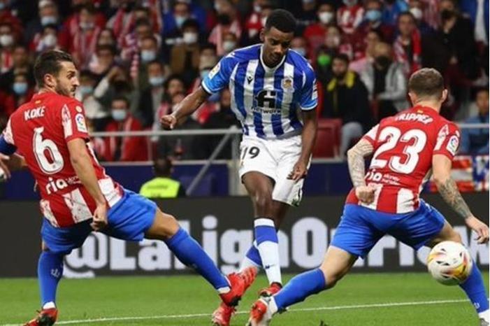 ريال سوسييداد يستعيد صدارة الليغا 9403262_1635108968