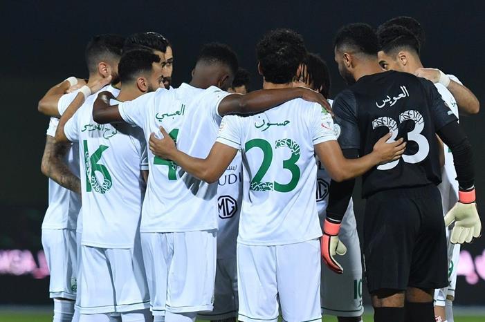 قرار هام من الأهلي تجاه اللاعبين قبل كلاسيكو الهلال الأهلي-السعودي
