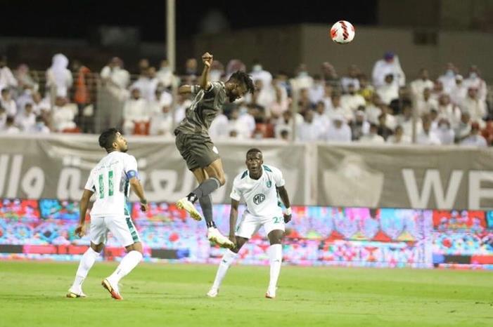 حصاد الدوري السعودي: ضمك يقفز إلى الصدارة وتعثر الاتحاد والنصر W9-Saudi-League-Al-Hilal-v-Al-Raed