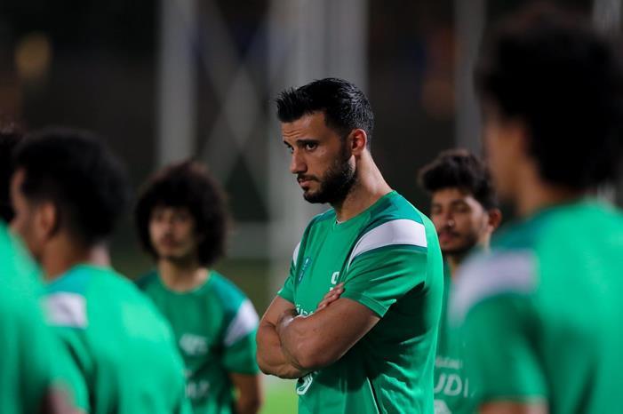 عمر السومة واللعبة رقم 13 مع الأهلي أمام الهلال EcgeSiZWoAIgjYa-e1594410900145