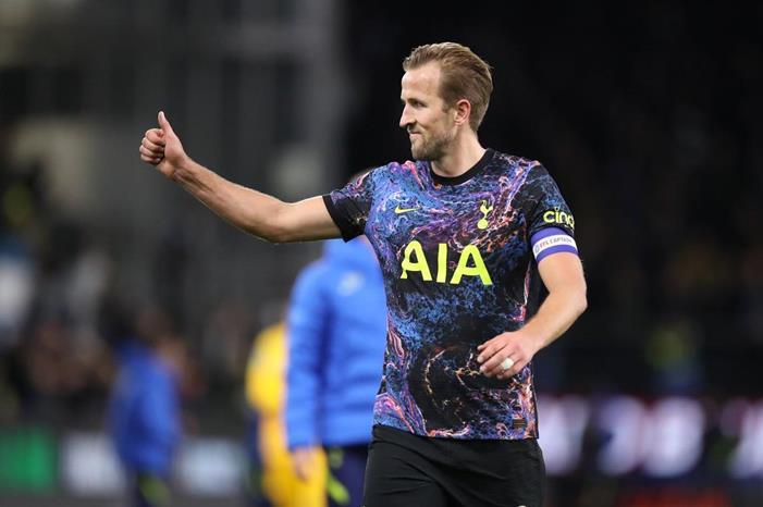 توتنهام يهزم بيرنلي ويعبر إلى ربع نهائي كأس الرابطة FCvFv6uX0AU76kz