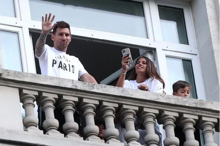 ليونيل ميسي ينجو من كارثة 6156b51e4c59b75fa1718fec