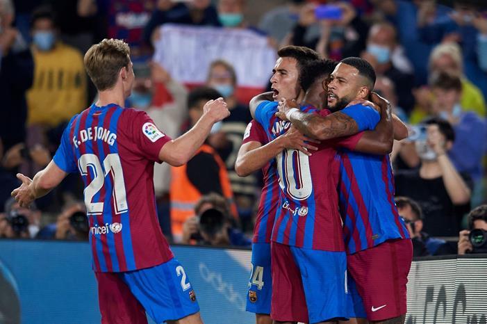 التشكيلة المتوقعة لبرشلونة و  ديبورتيفو ألافيس 1562873-احتفال-برشلونة