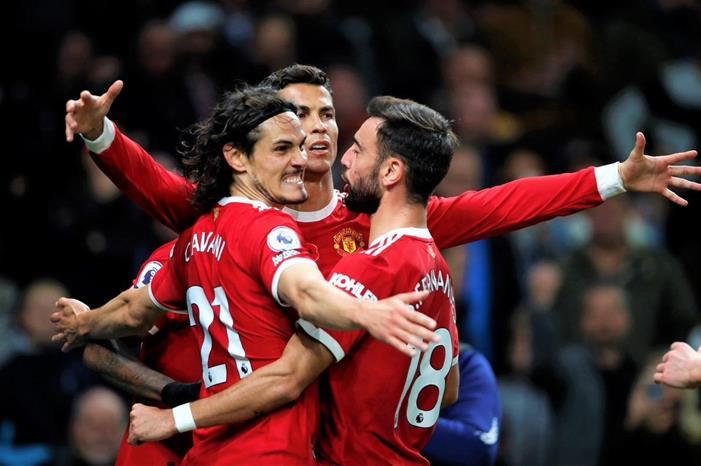 رونالدو يقود اليونايتد لفوز كاسح على توتنهام وينقذ سولشاير من الإقالة 2134562209