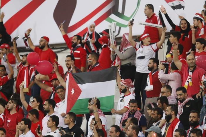 الاتحاد يعلن مجانية الدخول لمباراة الأردن وفلسطين DwjuLjwX4AEdWcU