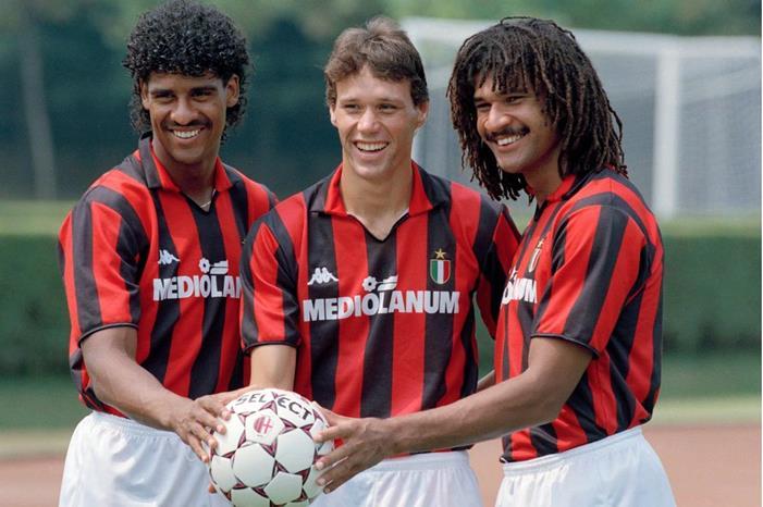 فان-باستن-رفقة-خوليت-وريكارد-في-نادي-ميلان