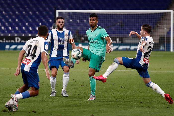 ريال مدريد يتأخر بهدف نظيف أمام إسبانيول 936784-ساسولو-ضد-الإنتر-(5)