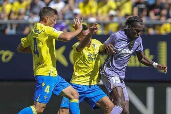 قادش يتعادل مع فياريال بالليغا 1020686_1664633508