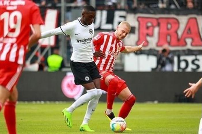 يونيون برلين يحافظ على صدارة الدوري الألماني main_image63386eb4b5761