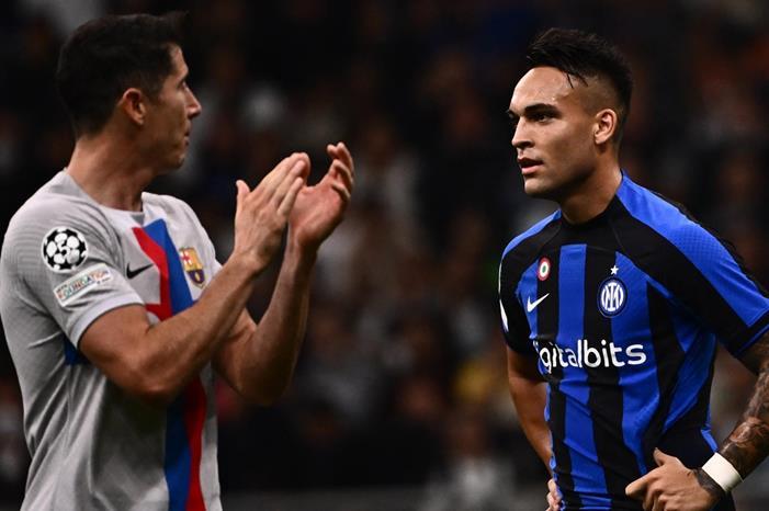 برشلونة ينجو من الخسارة أمام إنتر بسيناريو مثير Lewandowski_Lautaro_Inter_Barcelona
