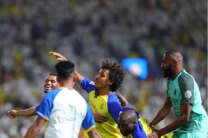 شاهد.. هدف عالمي في الدوري السعودي 634cf6534236040f4651fba9