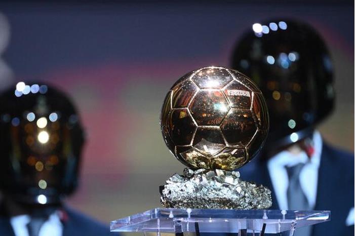 صحيفة تكشف عن هوية الفائز بالكرة الذهبية 634d112e42360460716650a1