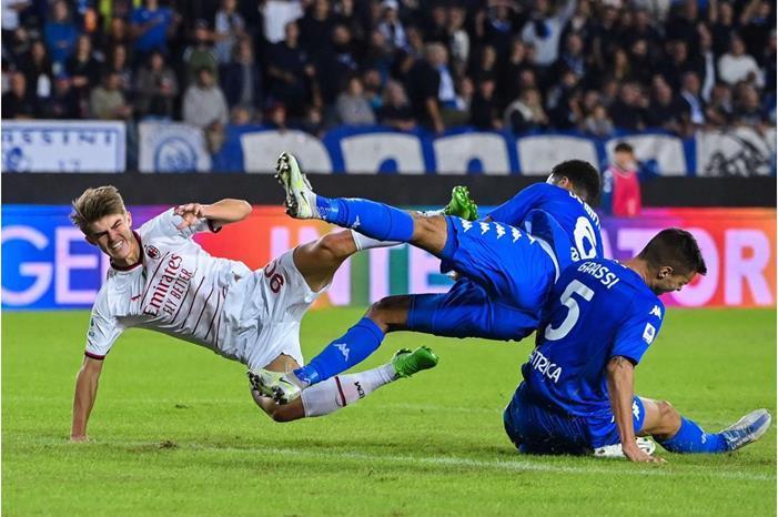 صورة.. سر الجدل حول هدف ميلان أمام إمبولي INAF_20221002002504634