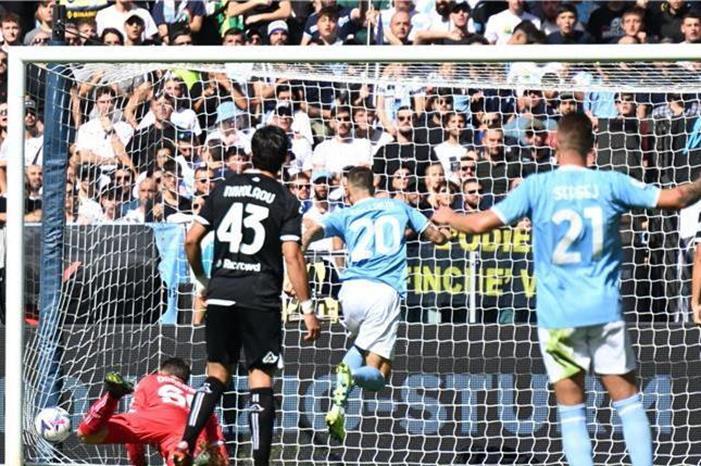 لاتسيو يسحق سبيزيا في الدوري الإيطالي epa_soccer_2022-10_2022-10-02_2022-10-02-10219217_epa
